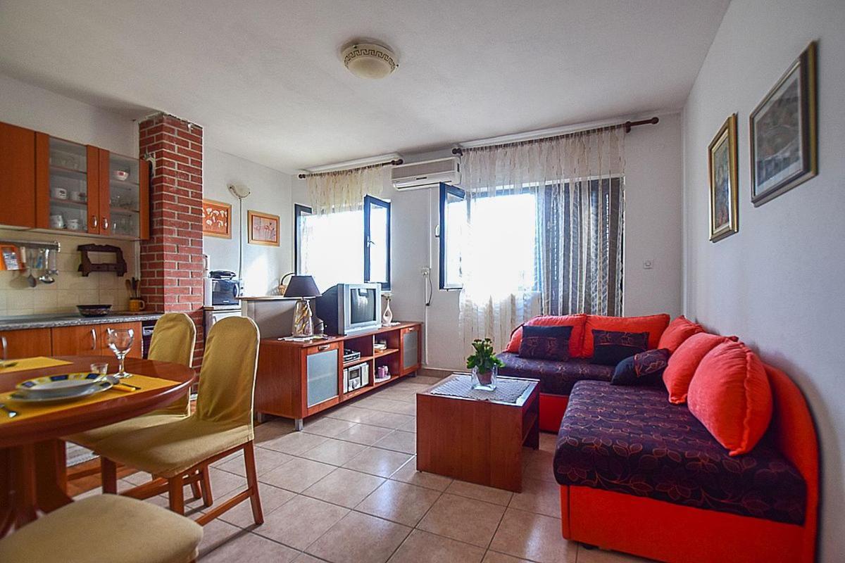 Apartments Derado Supetar Eksteriør bilde