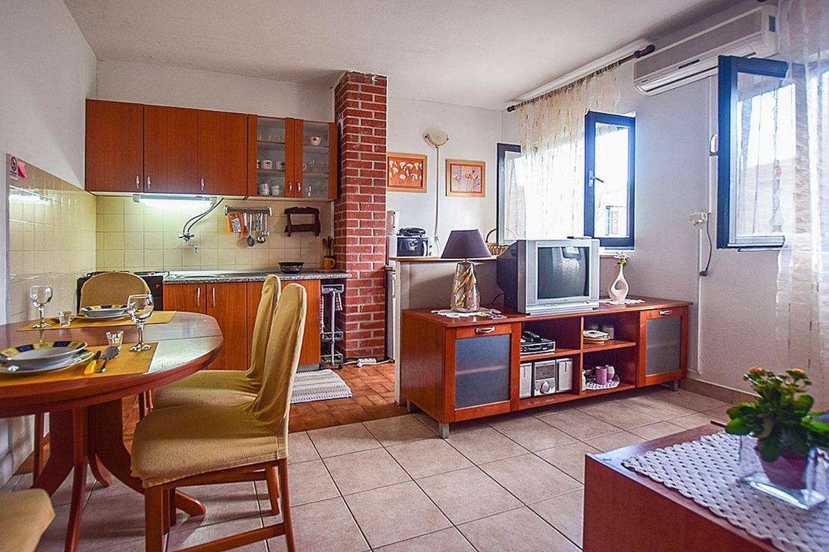 Apartments Derado Supetar Eksteriør bilde