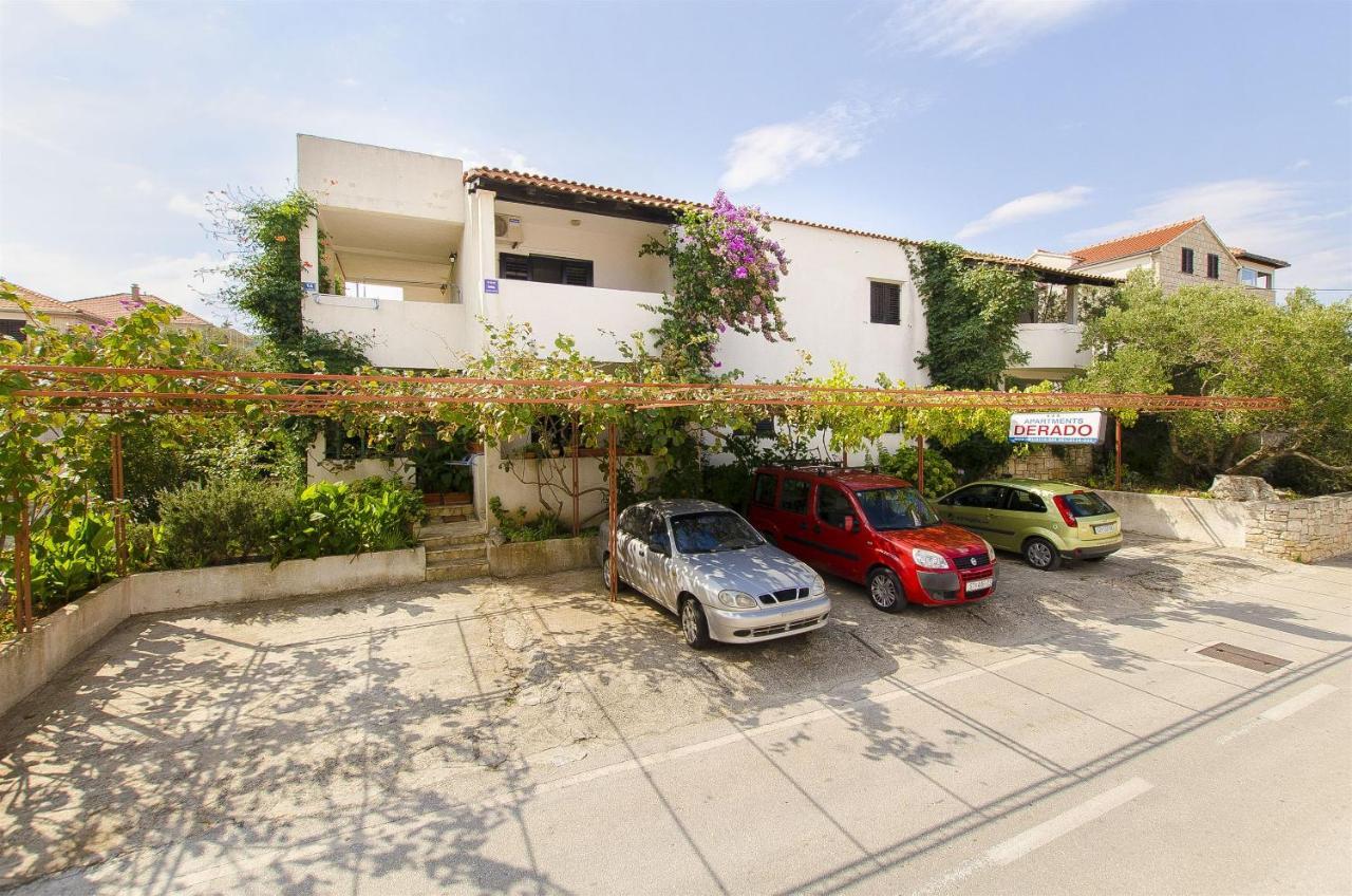 Apartments Derado Supetar Eksteriør bilde