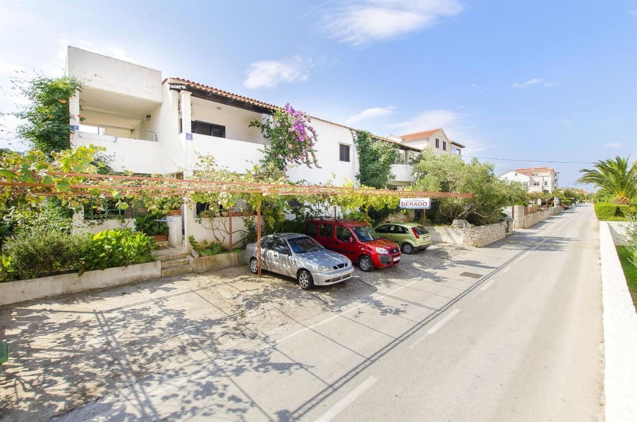 Apartments Derado Supetar Eksteriør bilde