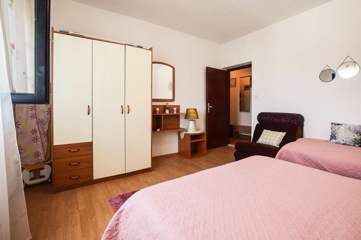 Apartments Derado Supetar Eksteriør bilde